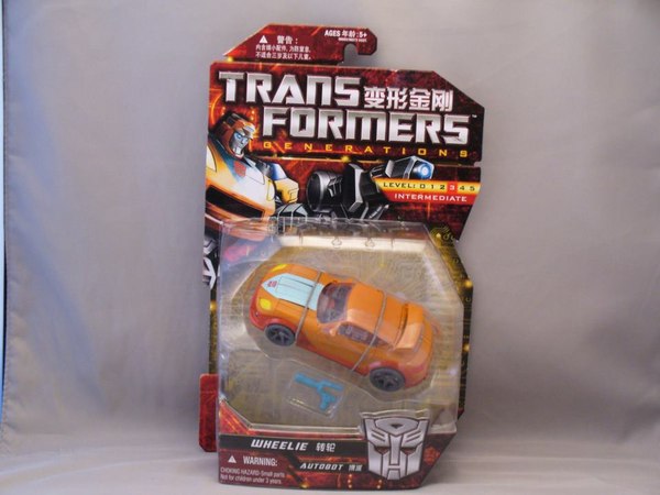 Transformers Generations GDO Wheelie Video Review  Images  (2 of 26)